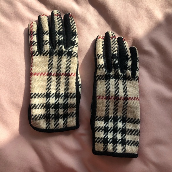 Burberry Accessories - NWOT Burberry Wool Gloves